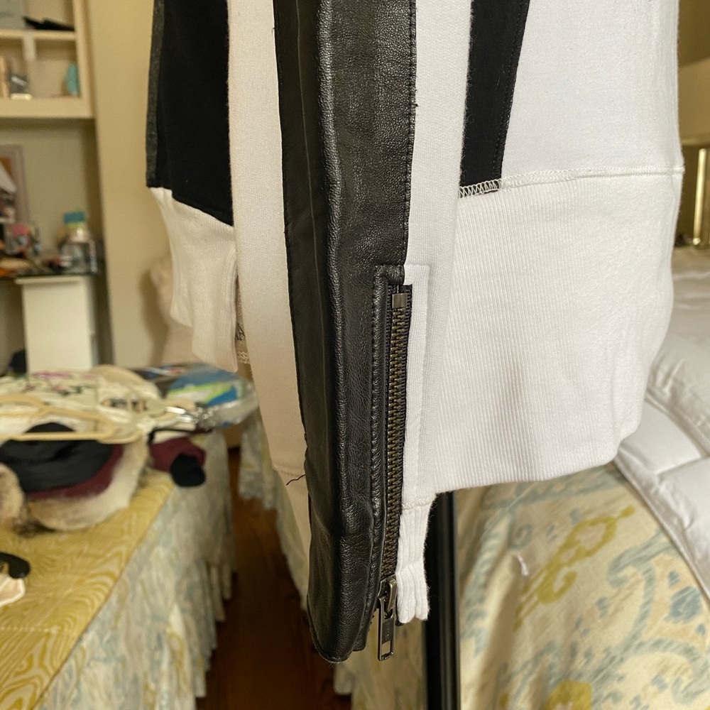 Color-block Sweater - Picture 3 of 6